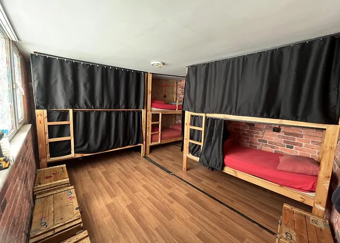 Lola Backpacker'S Hostel